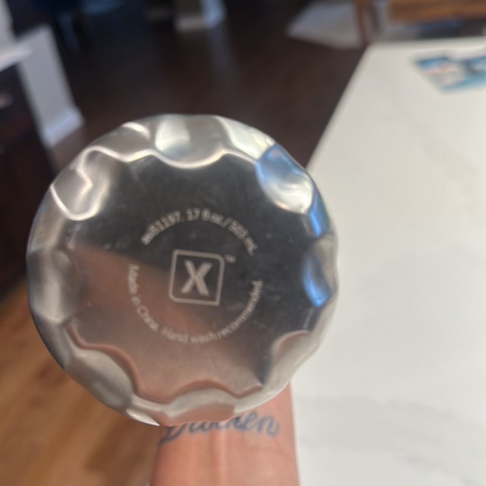 LEXUS 17fl Oz water bottle - Picture 2 of 2